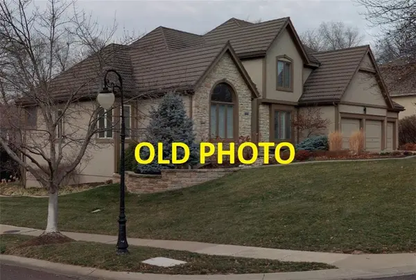 5822 W 130th ST, Leawood, KS 66209