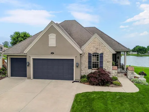 4220 SW Duck Pond DR, Lee's Summit, MO 64082