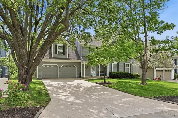 15317 W 83rd TER, Lenexa, KS 66219