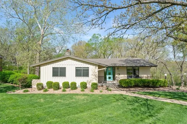 6313 Robin Hood DR, Merriam, KS 66203