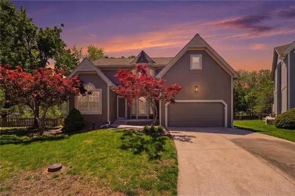 12135 GOODMAN ST, Overland Park, KS 66213