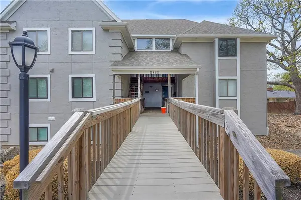 5860 Park    Unit #12 ST, Shawnee, KS 66216