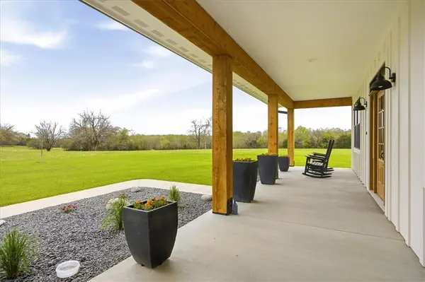9513 W 2400 RD, Fontana, KS 66026