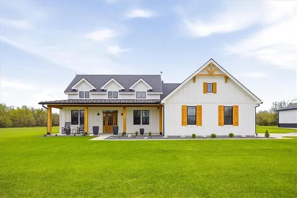 9513 W 2400 RD, Fontana, KS 66026