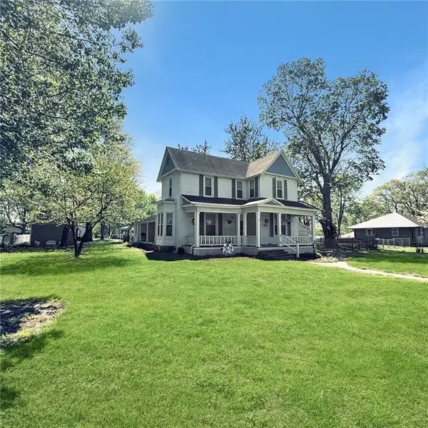 206 W Chestnut ST, Odessa, MO 64076