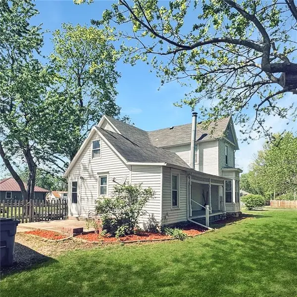 206 W Chestnut ST, Odessa, MO 64076