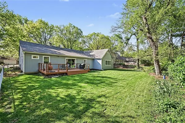 6608 Reeds DR, Mission, KS 66202
