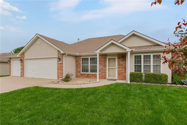 1102 Bristol DR, Raymore, MO 64083