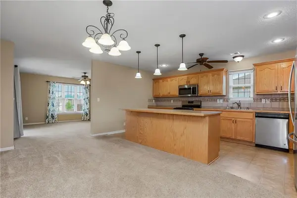 1102 Bristol DR, Raymore, MO 64083