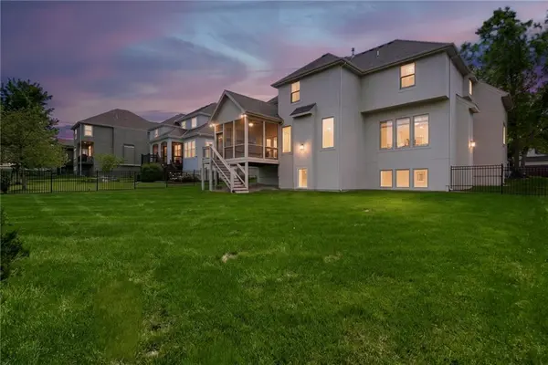 11500 W 166th ST, Overland Park, KS 66221