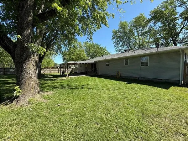 804 N 8th ST, Chetopa, KS 67336