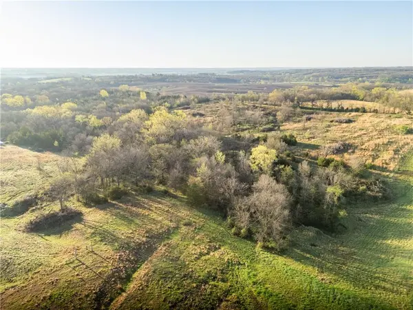 N HWY, Cainsville, MO 64632