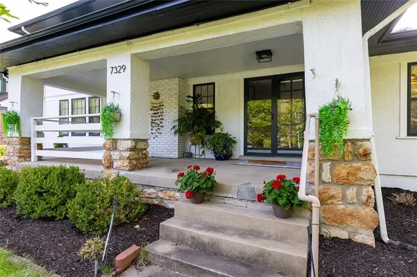 7329 Ward Pkwy, Kansas City, MO 64114