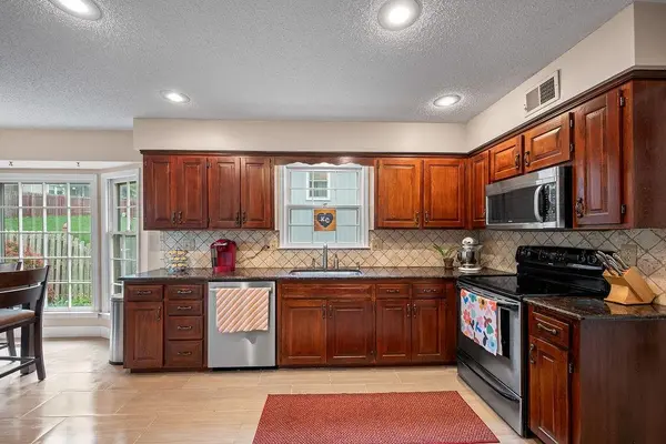 7331 Monrovia ST, Shawnee, KS 66216