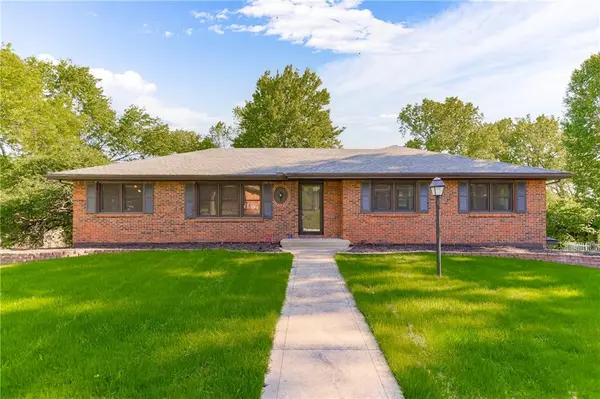 1306 NE 77th ST, Kansas City, MO 64118