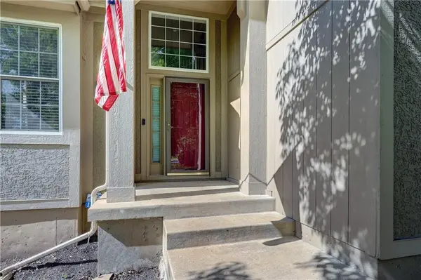 16655 W 155th TER, Olathe, KS 66062