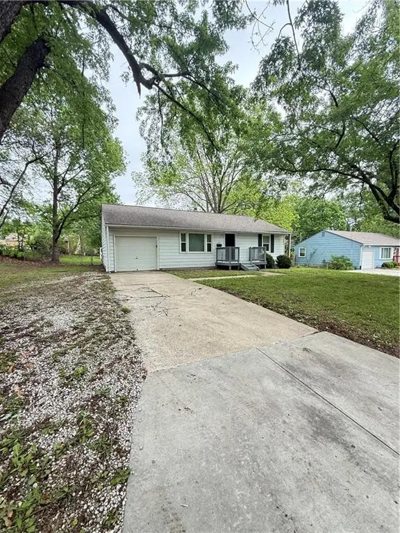 1000 NE 66th TER, Gladstone, MO 64118