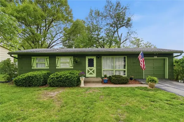 7812 Ash ST, Prairie Village, KS 66208