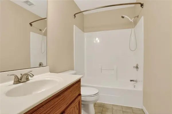 634 Hillcrest CIR, Lansing, KS 66043