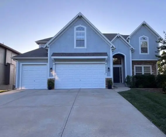 10822 S Appleridge LN, Olathe, KS 66061