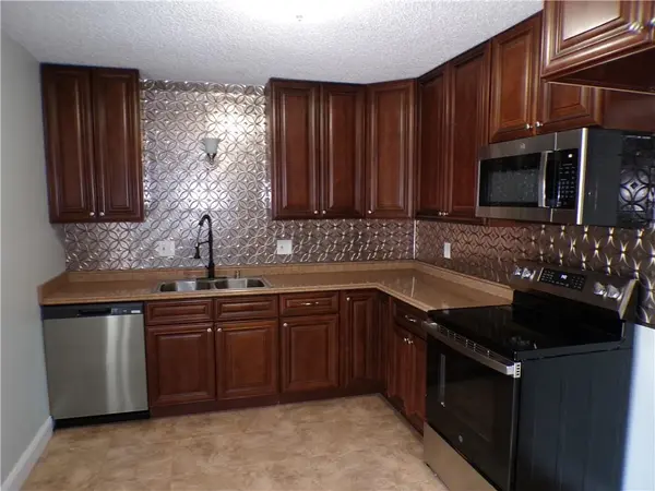 1010 2800 ST, Laharpe, KS 66751