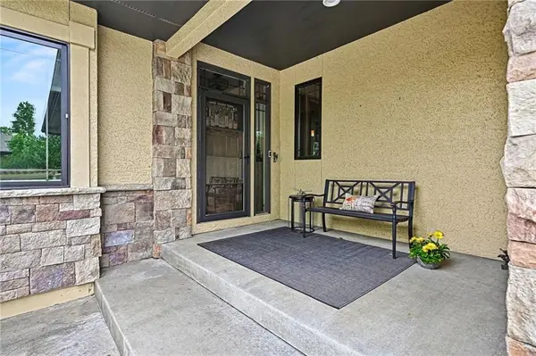 19405 W 102nd ST, Lenexa, KS 66220