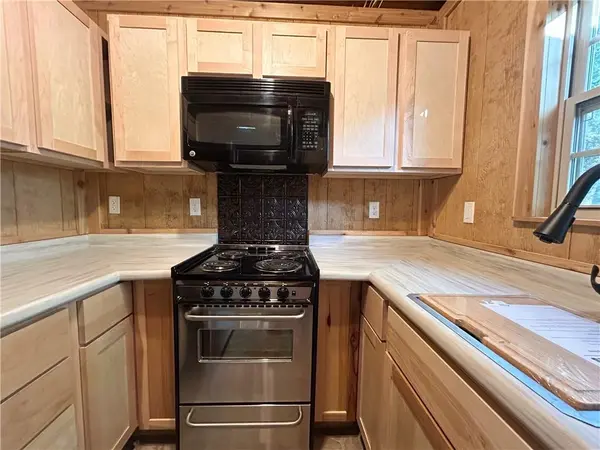 65 Hilltop DR, Mound City, KS 66056