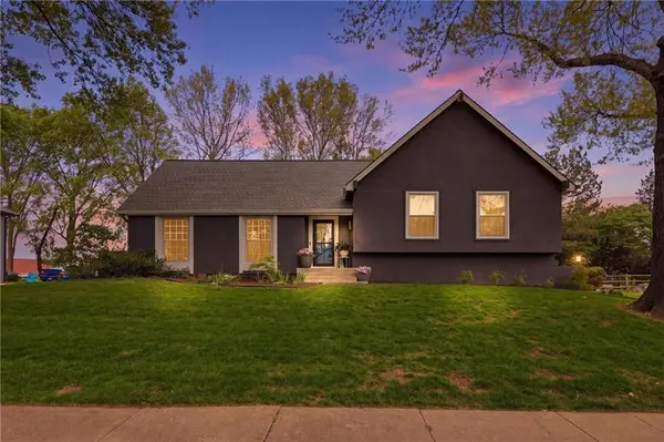 2601 W 121st ST, Leawood, KS 66209