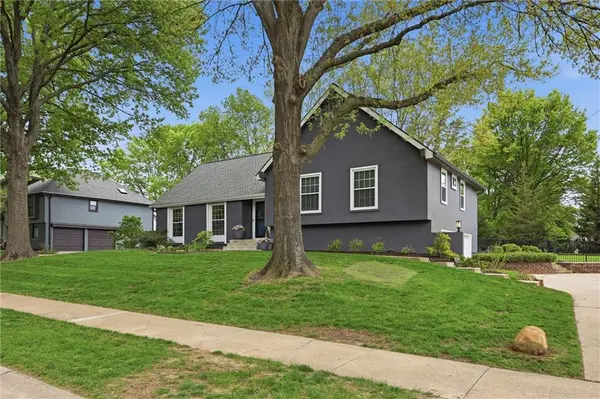 2601 W 121st ST, Leawood, KS 66209