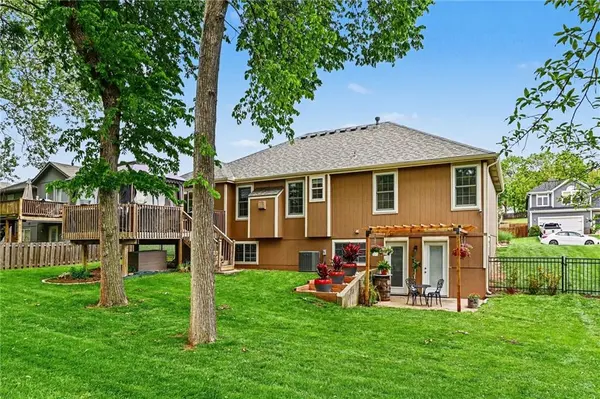 1550 S 104th TER, Edwardsville, KS 66111