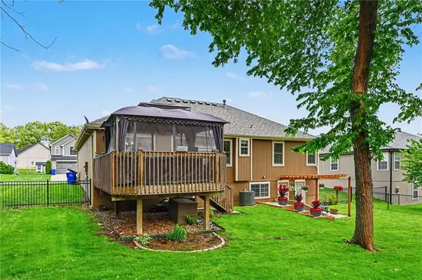 1550 S 104th TER, Edwardsville, KS 66111