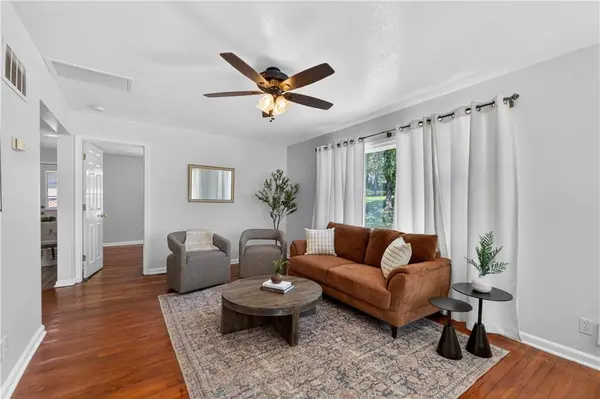 2800 Russell RD, Kansas City, MO 64117