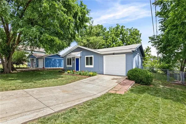 810 N Iowa ST, Olathe, KS 66061