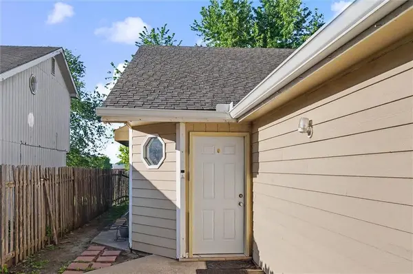 4013 Overland DR, Lawrence, KS 66049