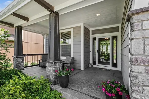 928 N Stonecrest RD, Olathe, KS 66061