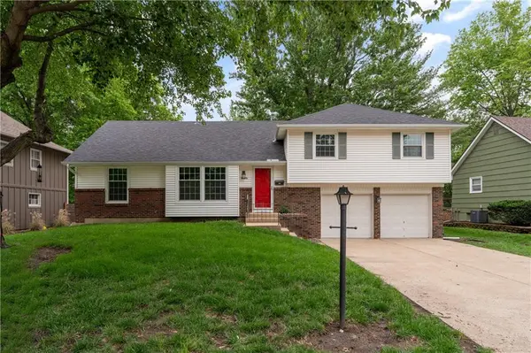 8306 W 97th TER, Overland Park, KS 66212