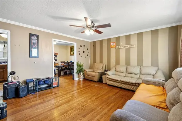 803 NW N Summit CIR, Blue Springs, MO 64015