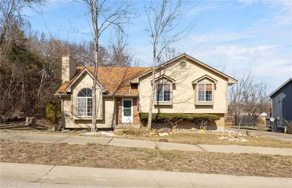 410 SW 24Th ST, Oak Grove, MO 64075