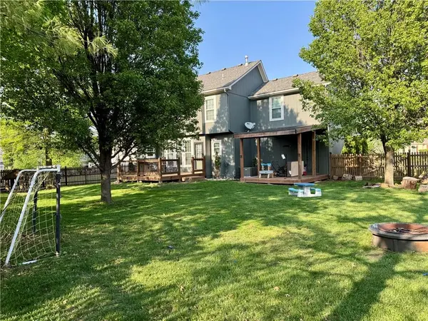 1207 N 1st ST #E, Louisburg, KS 66053