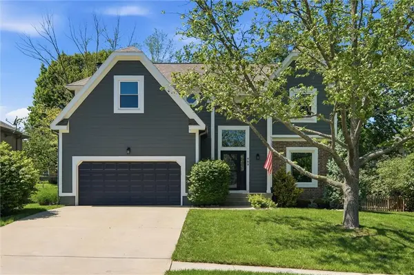 909 N Sumac ST, Olathe, KS 66061