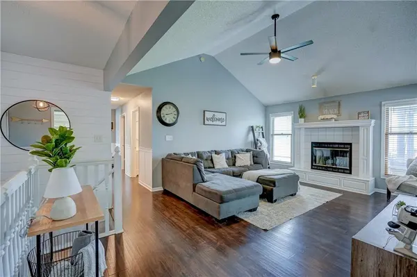 501 SW Whitestone DR, Grain Valley, MO 64029