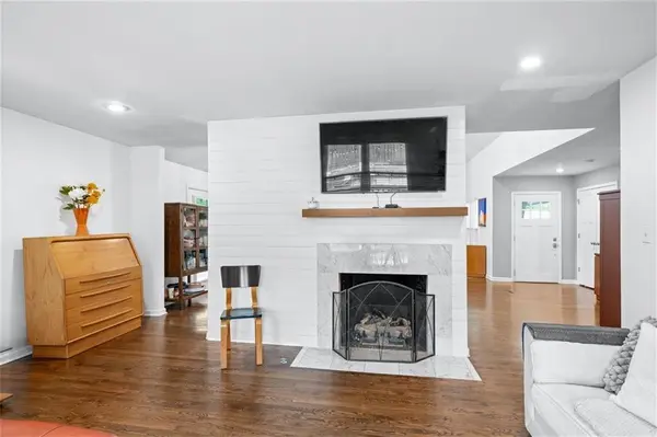 5215 Pawnee DR, Roeland Park, KS 66205