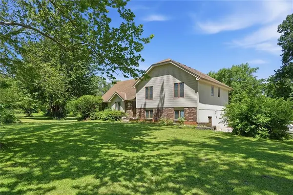 14806 E 200th ST, Peculiar, MO 64078