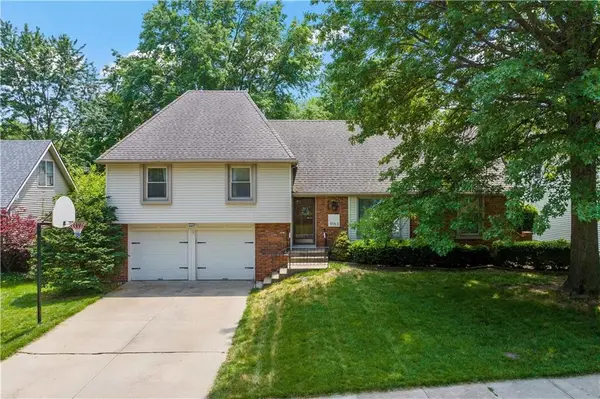 9163 W 92nd ST, Overland Park, KS 66212