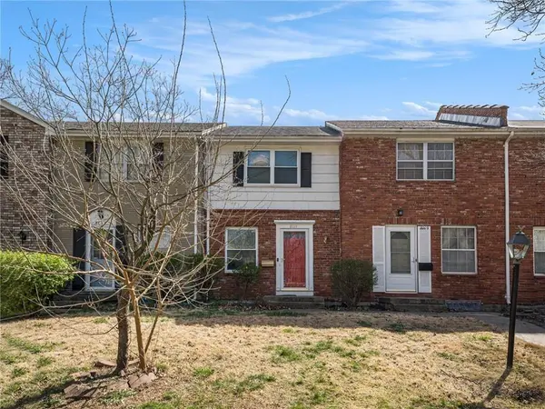 8011 E 88th ST, Kansas City, MO 64138