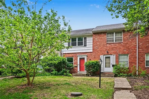 8011 E 88th ST, Kansas City, MO 64138
