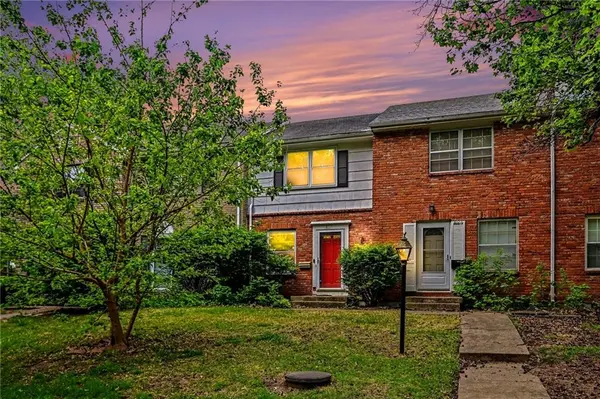 8011 E 88th ST, Kansas City, MO 64138