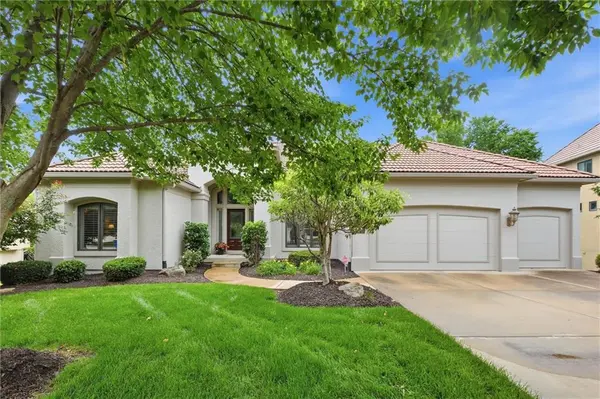9714 Wild Rose LN, Lenexa, KS 66227