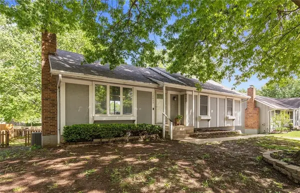 12833 Seminole DR, Olathe, KS 66062