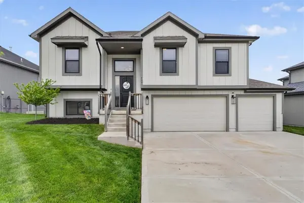 602 Ridgeview DR, Grain Valley, MO 64029